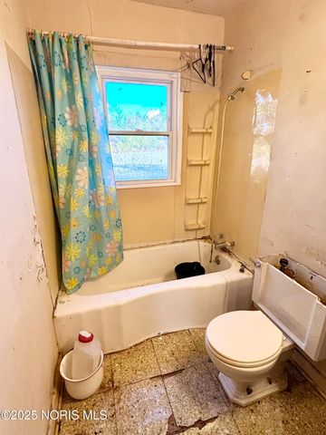 203 Eastwood Avenue, Oregon, OH 43616