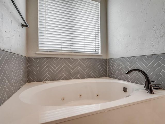 7148 NW 102nd Street, Oklahoma City, OK 73162