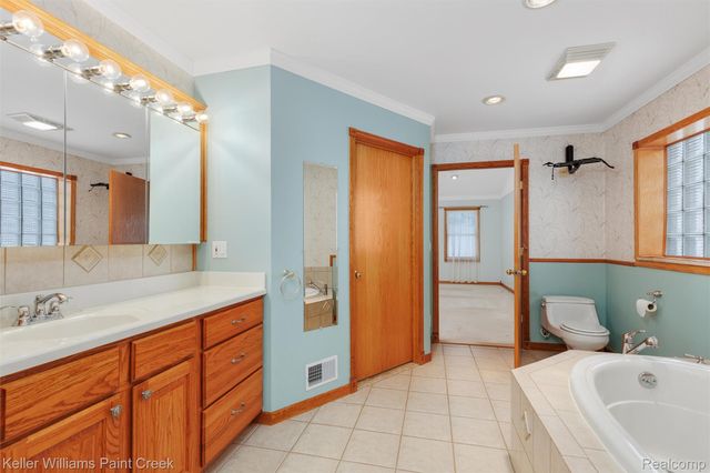 10045 Highland Road, White Lake Charter Township, MI 48386