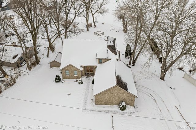 10045 Highland Road, White Lake Charter Township, MI 48386