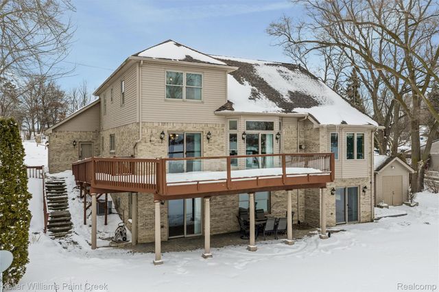 10045 Highland Road, White Lake Charter Township, MI 48386