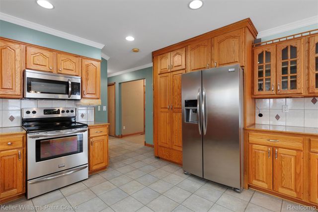 10045 Highland Road, White Lake Charter Township, MI 48386