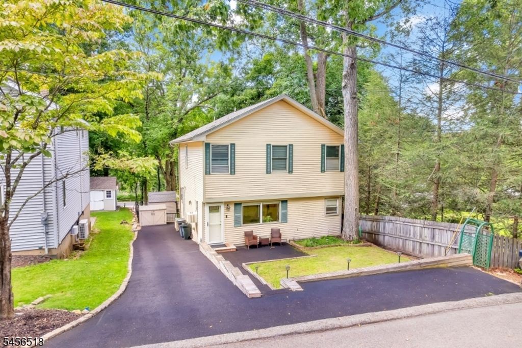 92 New York Ave, Jefferson Twp., NJ 07849 — photo 2