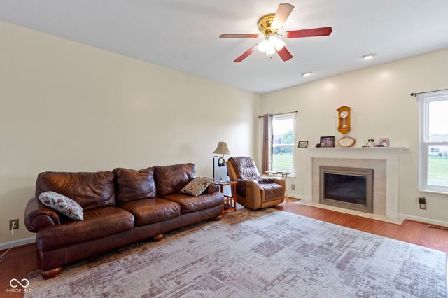 8778 N Deer Crossing Boulevard, Mccordsville, IN 46055