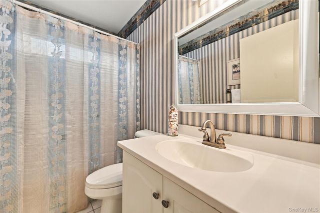 473 Stratford Lane, Ridge, NY 11961