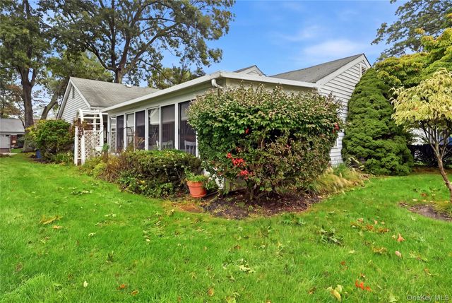 473 Stratford Lane, Ridge, NY 11961
