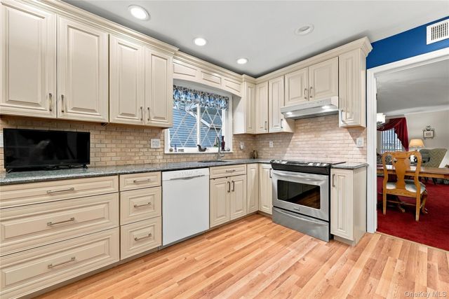 473 Stratford Lane, Ridge, NY 11961