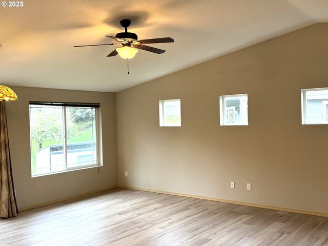 2600 Ne 33RD St, Lincoln City, OR 97367