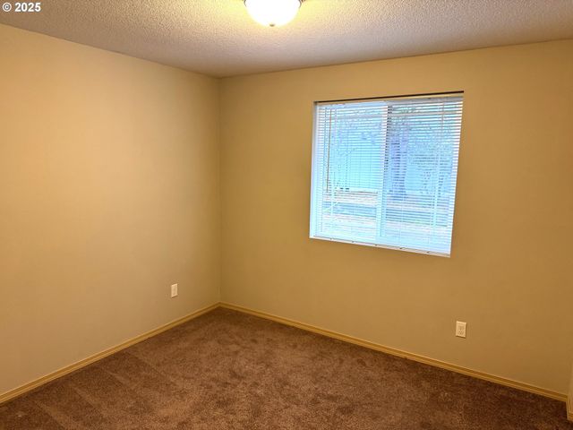 2600 Ne 33RD St, Lincoln City, OR 97367