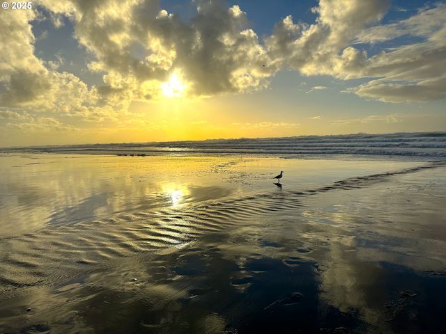 2600 Ne 33RD St, Lincoln City, OR 97367