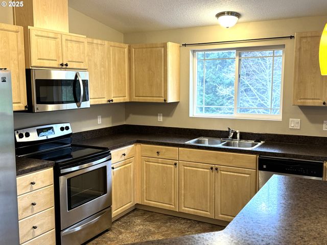 2600 Ne 33RD St, Lincoln City, OR 97367