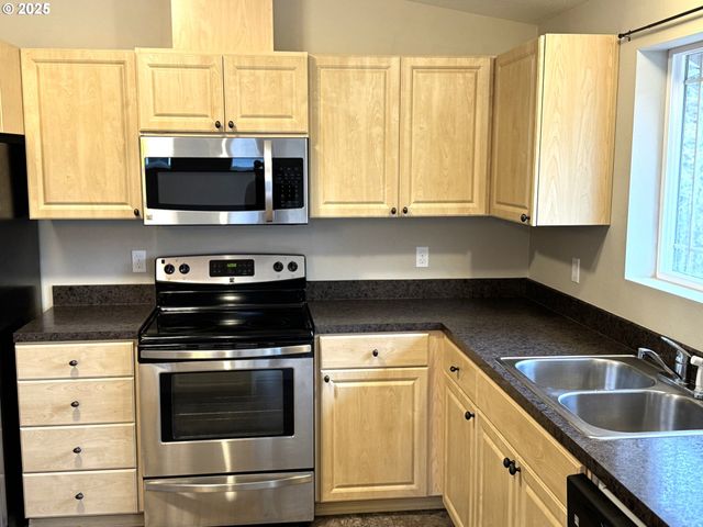 2600 Ne 33RD St, Lincoln City, OR 97367