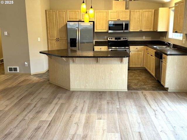 2600 Ne 33RD St, Lincoln City, OR 97367