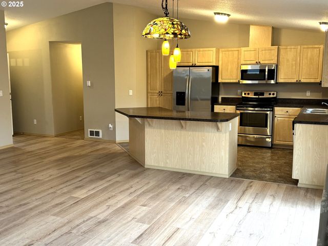 2600 Ne 33RD St, Lincoln City, OR 97367