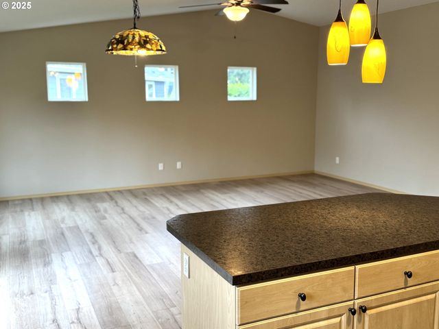 2600 Ne 33RD St, Lincoln City, OR 97367