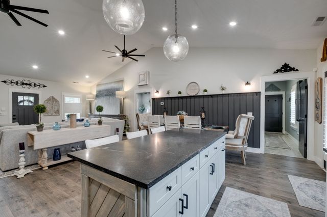 242 Plunkett Creek Rd, Gordonsville, TN 38563