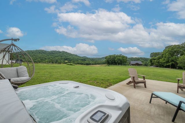 242 Plunkett Creek Rd, Gordonsville, TN 38563