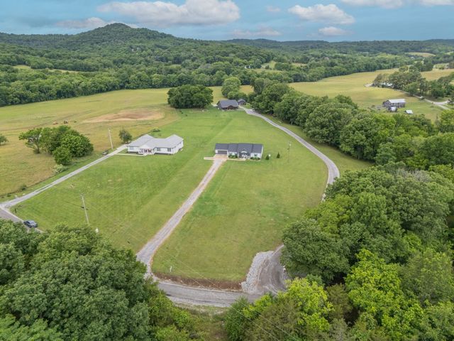 242 Plunkett Creek Rd, Gordonsville, TN 38563