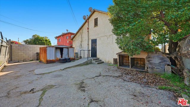 1523 E Vernon Avenue, Los Angeles, CA 90011
