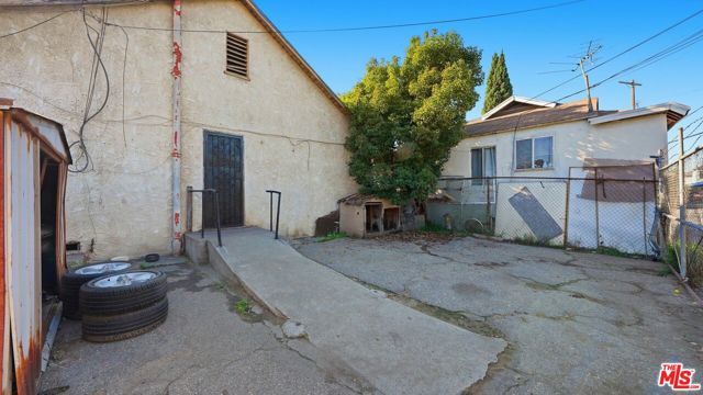 1523 E Vernon Avenue, Los Angeles, CA 90011