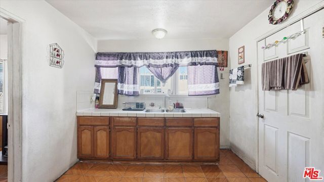 1523 E Vernon Avenue, Los Angeles, CA 90011