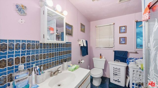1523 E Vernon Avenue, Los Angeles, CA 90011