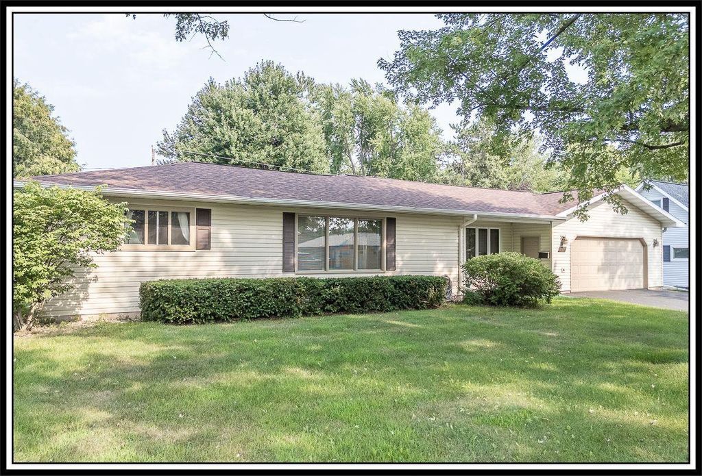 1808 NASSAU STREET, New London, WI 54961