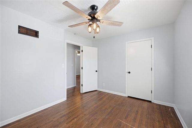 200 E 10th Street, Kearney, MO 64060