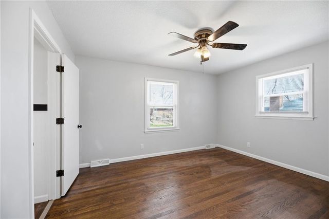 200 E 10th Street, Kearney, MO 64060