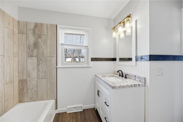 200 E 10th Street, Kearney, MO 64060