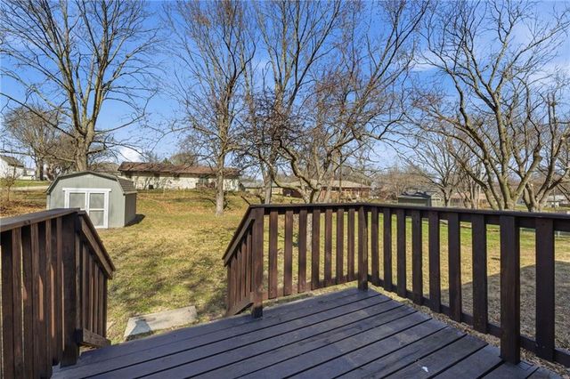 200 E 10th Street, Kearney, MO 64060