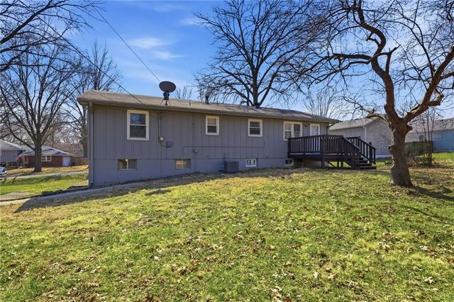 200 E 10th Street, Kearney, MO 64060