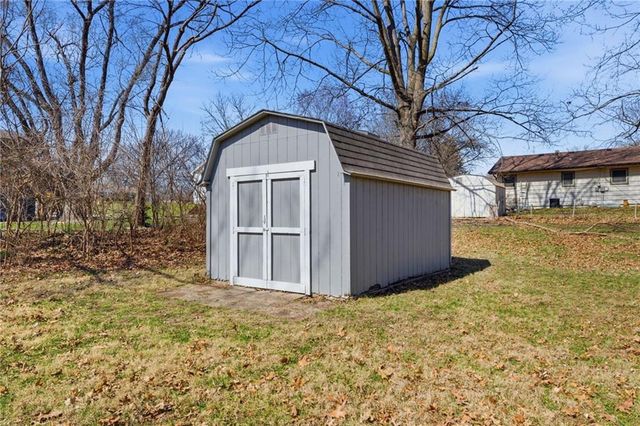 200 E 10th Street, Kearney, MO 64060