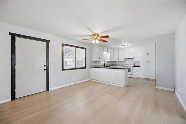 200 E 10th Street, Kearney, MO 64060