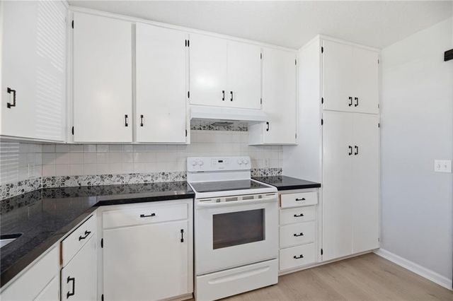 200 E 10th Street, Kearney, MO 64060