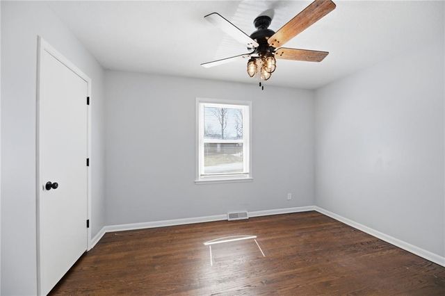 200 E 10th Street, Kearney, MO 64060