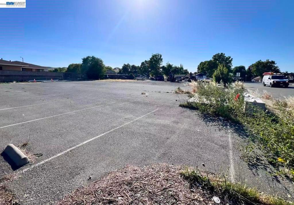 3745 Railroad Ave, Pittsburg, CA 94565
