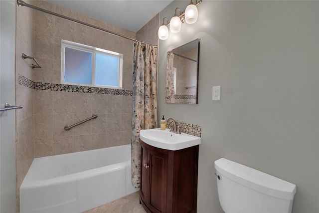 2725 SE 5th Court, Pompano Beach, FL 33062