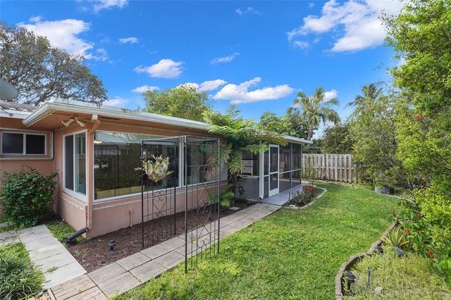 2725 SE 5th Court, Pompano Beach, FL 33062