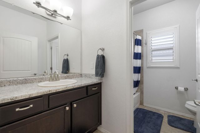 1860 Camino Cancun, Los Lunas, NM 87031