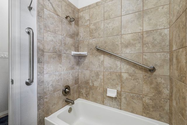 1860 Camino Cancun, Los Lunas, NM 87031