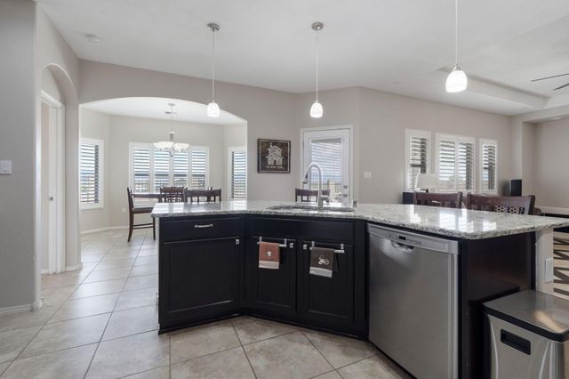 1860 Camino Cancun, Los Lunas, NM 87031