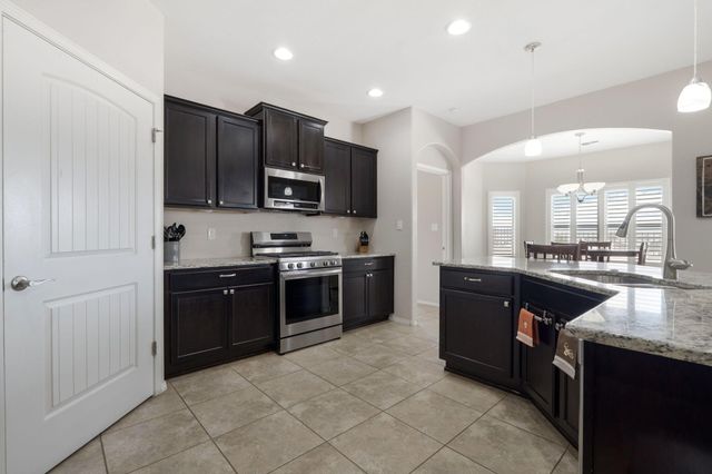 1860 Camino Cancun, Los Lunas, NM 87031