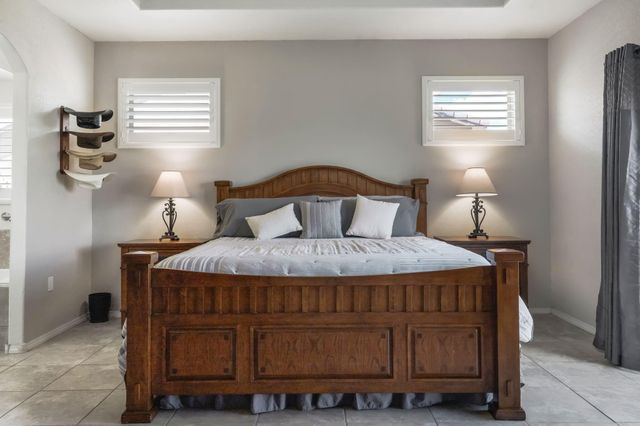 1860 Camino Cancun, Los Lunas, NM 87031