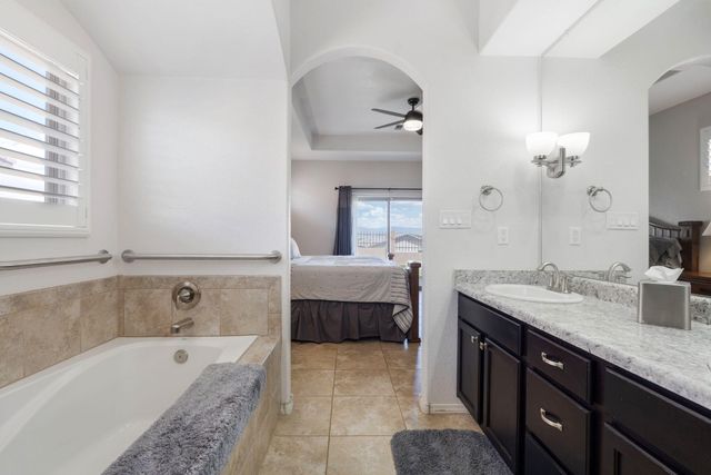 1860 Camino Cancun, Los Lunas, NM 87031