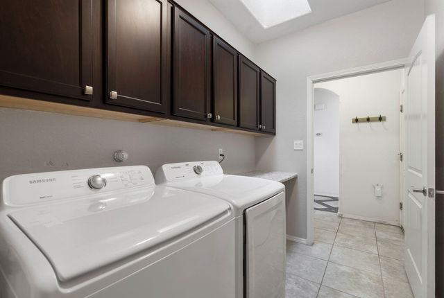 1860 Camino Cancun, Los Lunas, NM 87031