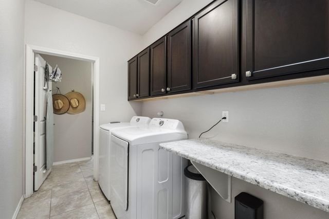 1860 Camino Cancun, Los Lunas, NM 87031