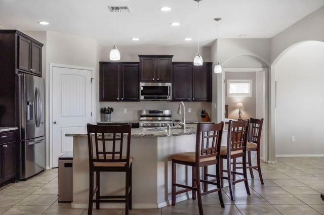 1860 Camino Cancun, Los Lunas, NM 87031
