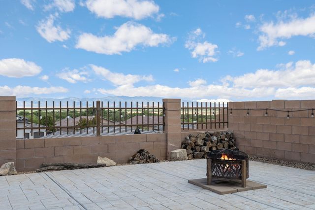 1860 Camino Cancun, Los Lunas, NM 87031