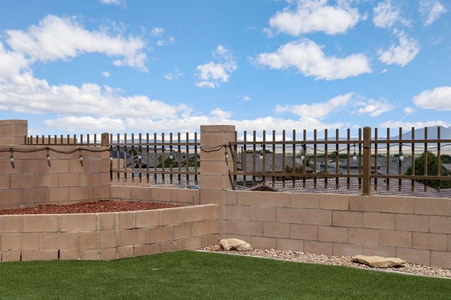 1860 Camino Cancun, Los Lunas, NM 87031